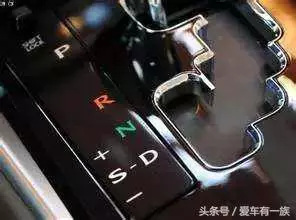 別再傻傻用D檔一直開車,自動擋汽車這樣開,起碼比平常省一半油