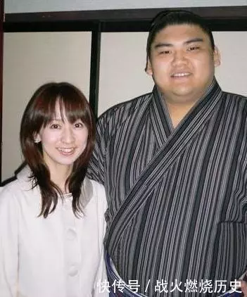 為什麼日本有很多漂亮的女明星會嫁給相撲手?原因:在生活上需要!