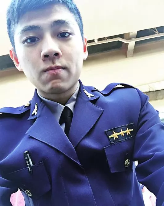 24歲年輕帥警為救父「捐出54%的肝」 痛到下不了床「1個月後重返崗位」燦笑:再痛都值得!