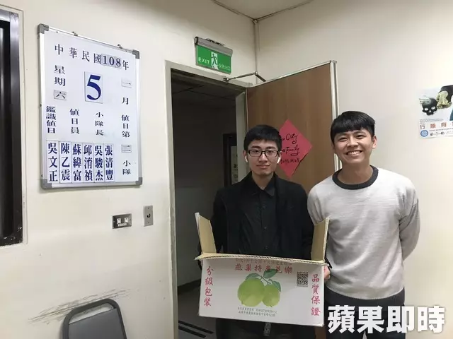 24歲年輕帥警為救父「捐出54%的肝」 痛到下不了床「1個月後重返崗位」燦笑:再痛都值得!