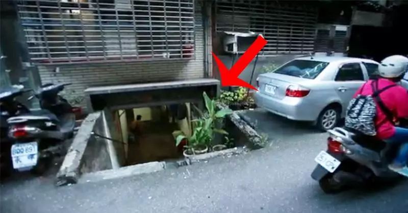 台北內湖驚見「地下穴居」老人擠10坪度晚年 三餐吃泡麵嘆:「兒女各自成家了....」