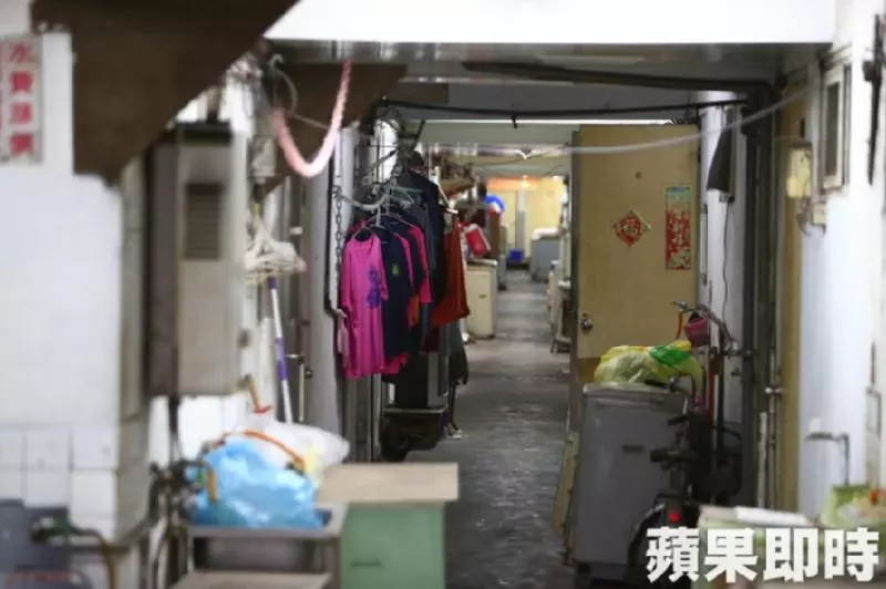台北內湖驚見「地下穴居」老人擠10坪度晚年 三餐吃泡麵嘆:「兒女各自成家了....」