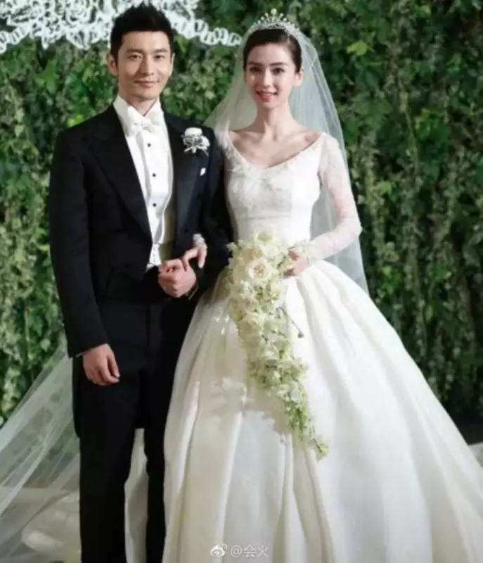 為逃稅風波止損,網傳Baby「假戲真做」和黃曉明離婚?!如今已經有答案