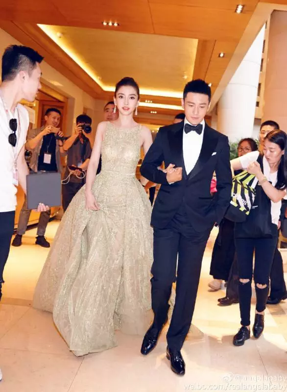 為逃稅風波止損,網傳Baby「假戲真做」和黃曉明離婚?!如今已經有答案
