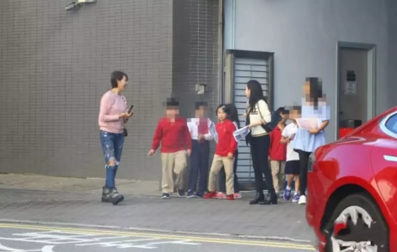 蔡少芬參加女兒學校親子活動,穿大媽裝素顏出鏡的她真的很接地氣