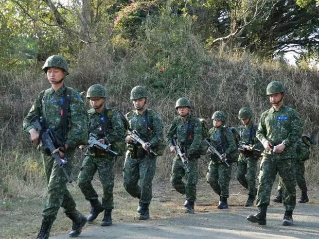 全身僵硬!阿兵哥半夜「舌頭被拉長」看醫生都沒用 急送到廟裡「乩童愣住」:連王爺也沒辦法