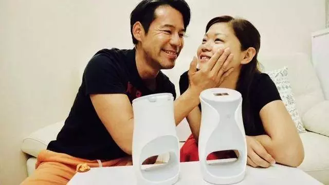他是《大帥哥》里的羅義,長相平平,但沒想到她的女兒竟長得如此美麗,網友:不比胡杏兒兒子差~