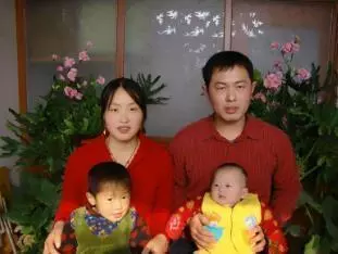 俺遠嫁後,五年沒回娘家,回去那天,看到爸媽,俺內心如針扎一般