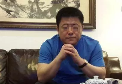 老婆美麗賢惠我們很恩愛,她生女兒母親給一萬讓她走,我笑著同意