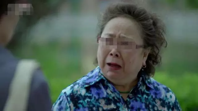 一個雞腿引發家庭大戰,一怒之下買了100個雞腿,婆婆氣得跺腳