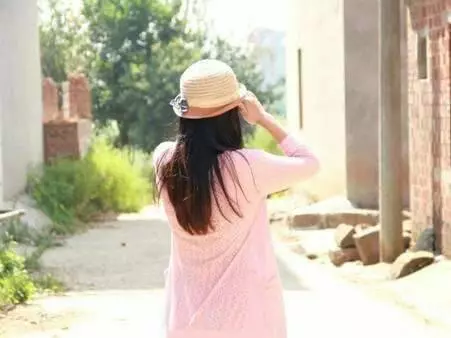 婆婆要老公和我離婚,讓娶他表妹,說出原因,我一把菜刀扔過去