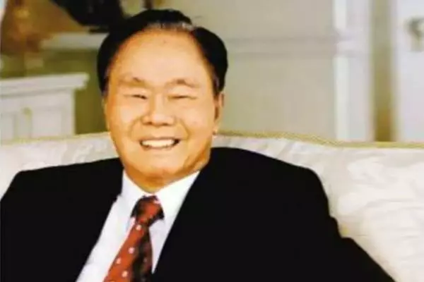 他是印尼第一大財團,家族的棕櫚園就相當於8個新加坡 來頭不小!~~