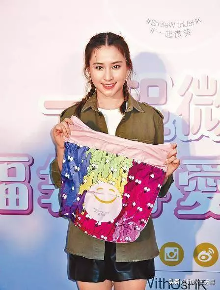 賭王何鴻燊女兒何超蓮街頭賣福袋,「全球最漂亮千金」清新脫俗