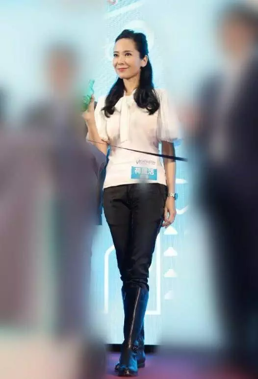 「最美港姐」郭羨妮近照,舉止端莊容顏未老,44歲依舊美得驚艷!