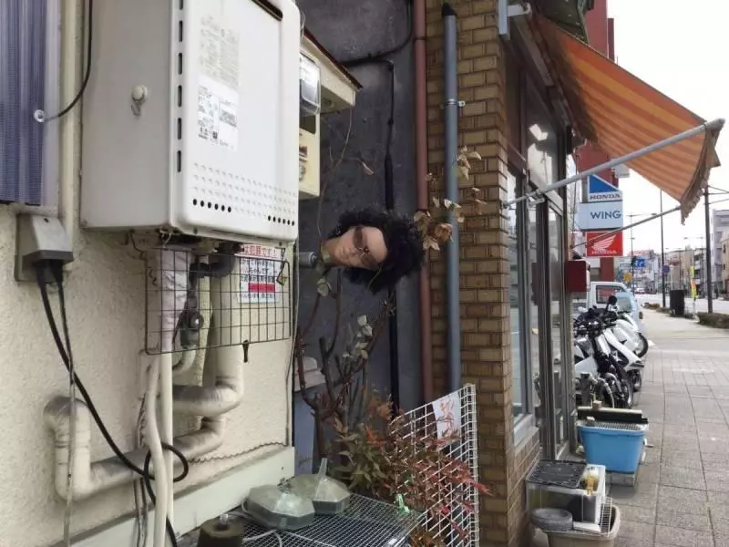 日本最新防盜法!假人頭藏暗巷看得你心裡發寒...網推爆:半夜經過會嚇尿!