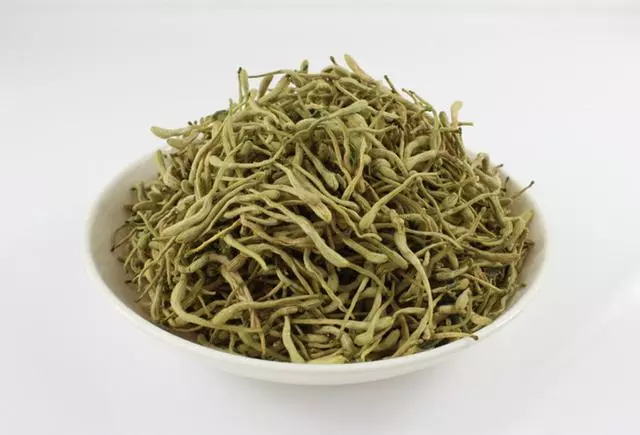 心臟不好的人,少碰2黃、多吃2紅,中醫推薦5味養心藥,看完收好