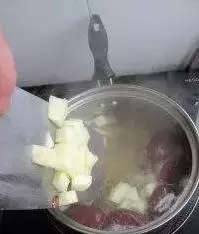 媽媽煮水果茶治便秘,還幫助排體內宿便!女兒喝了一個月還瘦了10斤,想瘦身不要錯過!