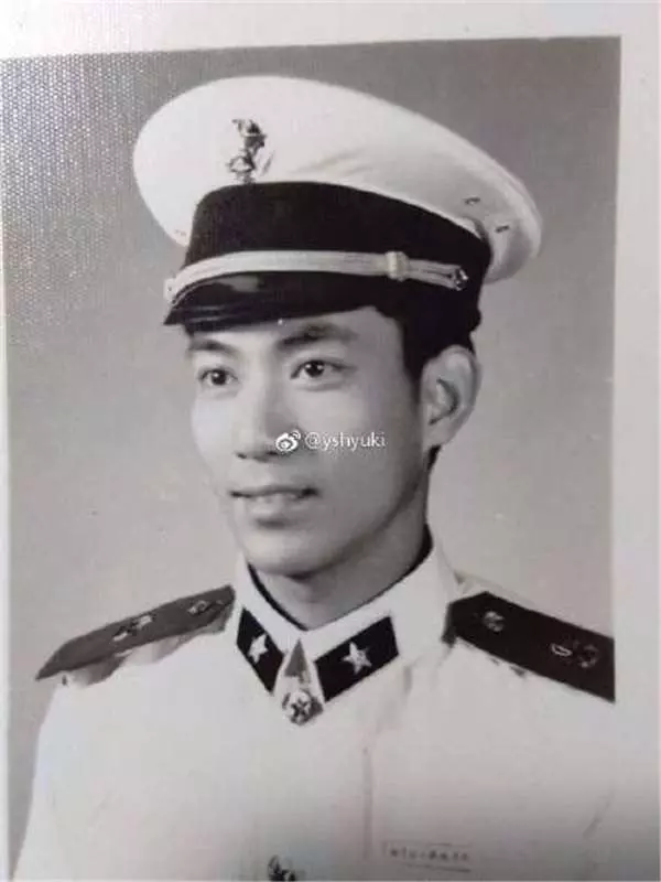 當我們正在迷戀「照片修很大」的網紅時,網友PO了爸媽當年沒有PS過的舊照,完全屌打現在明星!