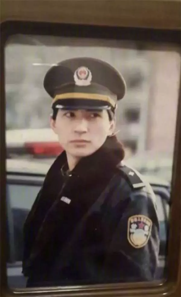 當我們正在迷戀「照片修很大」的網紅時,網友PO了爸媽當年沒有PS過的舊照,完全屌打現在明星!