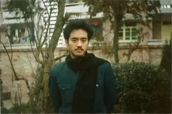 當我們正在迷戀「照片修很大」的網紅時,網友PO了爸媽當年沒有PS過的舊照,完全屌打現在明星!