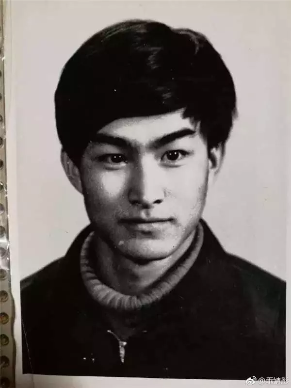 當我們正在迷戀「照片修很大」的網紅時,網友PO了爸媽當年沒有PS過的舊照,完全屌打現在明星!
