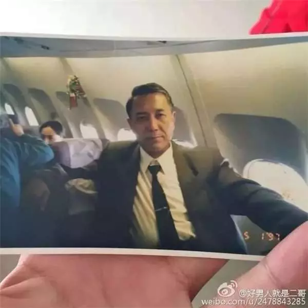 當我們正在迷戀「照片修很大」的網紅時,網友PO了爸媽當年沒有PS過的舊照,完全屌打現在明星!