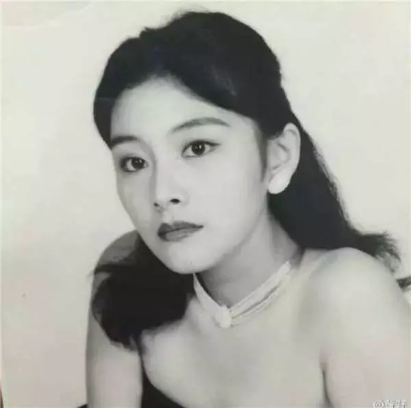 當我們正在迷戀「照片修很大」的網紅時,網友PO了爸媽當年沒有PS過的舊照,完全屌打現在明星!