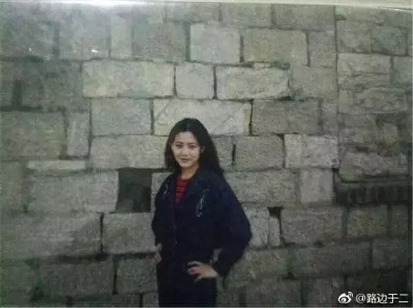 當我們正在迷戀「照片修很大」的網紅時,網友PO了爸媽當年沒有PS過的舊照,完全屌打現在明星!