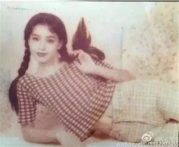 當我們正在迷戀「照片修很大」的網紅時,網友PO了爸媽當年沒有PS過的舊照,完全屌打現在明星!