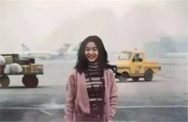 當我們正在迷戀「照片修很大」的網紅時,網友PO了爸媽當年沒有PS過的舊照,完全屌打現在明星!