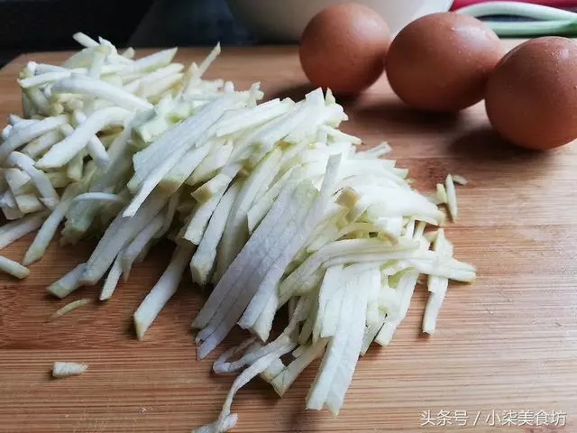 教你做很好吃的茄子餅,無油煙,營養健康又美味,上桌全家搶著吃
