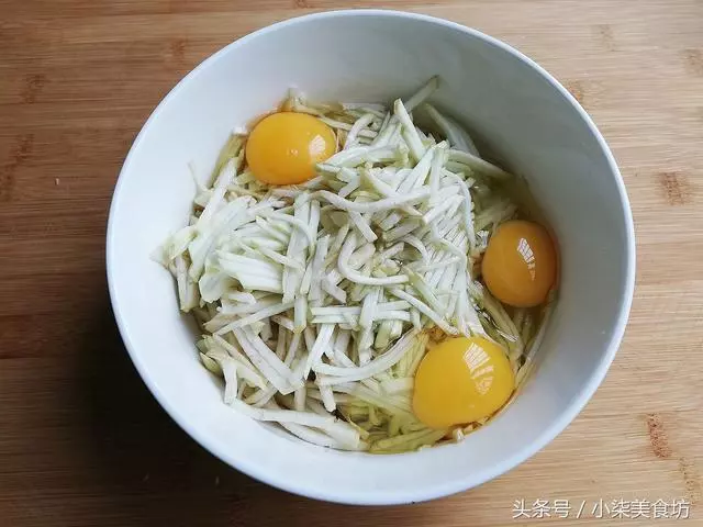教你做很好吃的茄子餅,無油煙,營養健康又美味,上桌全家搶著吃