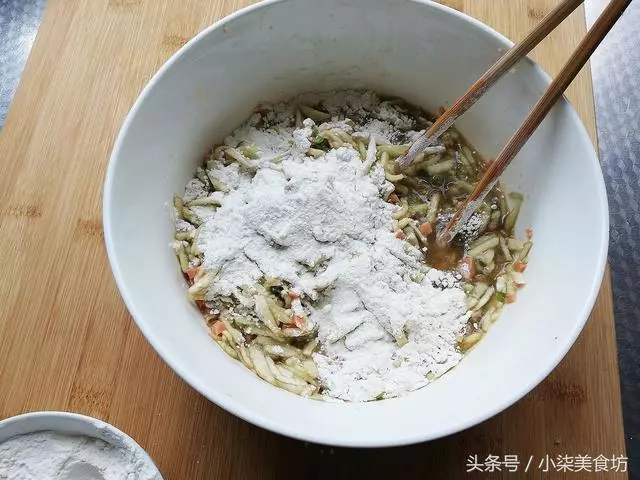 教你做很好吃的茄子餅,無油煙,營養健康又美味,上桌全家搶著吃