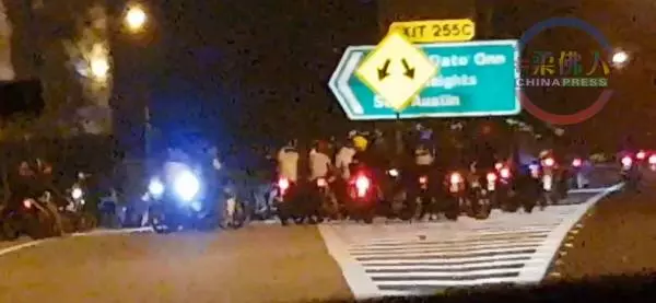 逾200人深夜堵出口 飆車黨再現