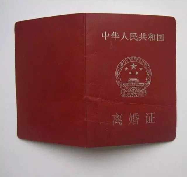 離婚後瞞著老公生下寶寶,四年後公司樓下停了一輛寶馬,流淚結婚