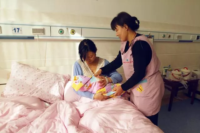 生女兒婆婆送兩套房,娘家媽趕來道謝,她一開口,我離婚了