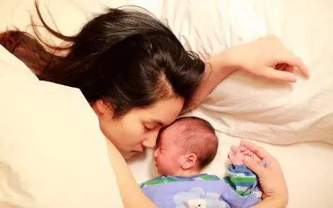 生女兒婆婆送兩套房,娘家媽趕來道謝,她一開口,我離婚了