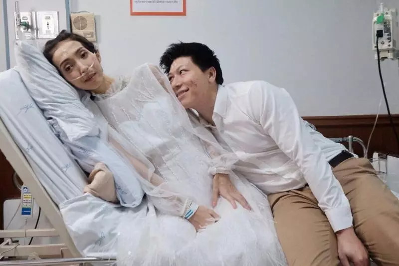 女友「病重不成人形」男友堅持病房完婚:「只想珍惜此刻…」引網鼻酸~ (內有視頻!)