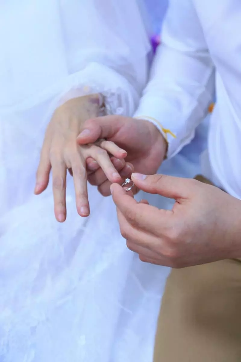 女友「病重不成人形」男友堅持病房完婚:「只想珍惜此刻…」引網鼻酸~ (內有視頻!)