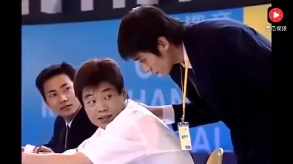 老先生看房沒人理,只有他盡責招待!隔天一名法國設計師竟上門:我買下你們整棟樓