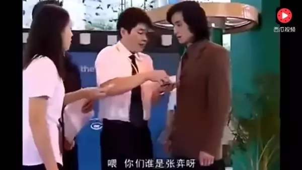 老先生看房沒人理,只有他盡責招待!隔天一名法國設計師竟上門:我買下你們整棟樓