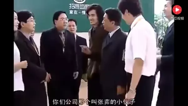 老先生看房沒人理,只有他盡責招待!隔天一名法國設計師竟上門:我買下你們整棟樓