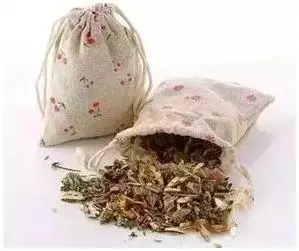 小腿靜脈曲張怎麼辦?中醫教您4個妙招,有效遠離腿部「青筋」!