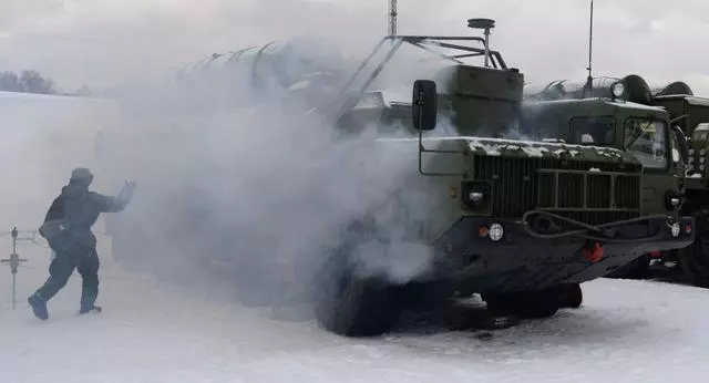 F-22再也不敢來犯!新型S-400挺進北極,零下70度也能照常發射