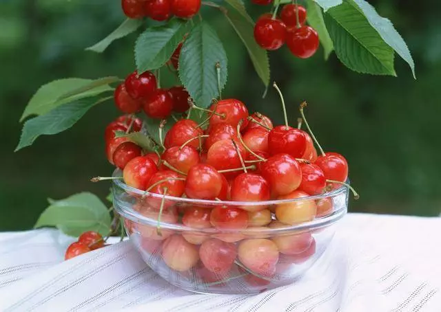 心臟不好的人,少吃【二黃】、多吃【三紅】,降低膽固醇,心臟越來越年輕