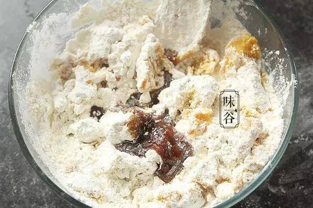 【紅薯煎餅】簡單材料簡單做法。喜歡香口不怕上火的,煎或炸著吃,給小朋友吃可以蒸,是道健康美味的小吃!