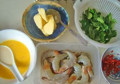 奶油香加鹹蛋香混合的【金沙奶油蝦食譜】聞了就令人食指大動的料理,讓你開胃吃個不停~~~~