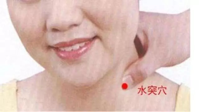 總是感覺嗓子裡有痰、咳又咳不出?中醫教你幾招,輕鬆解決喉嚨粘稠物