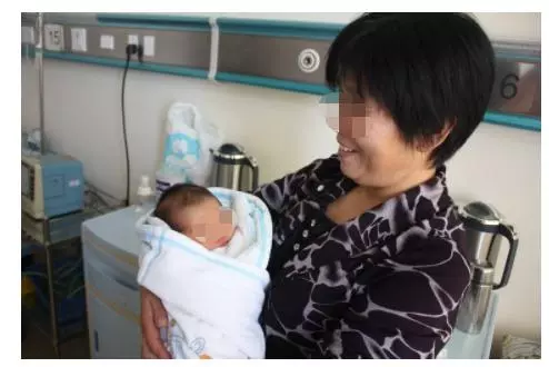 婆婆催兒媳生子,揚言生男孩給20萬女孩10萬,孩子生下來,她蒙了