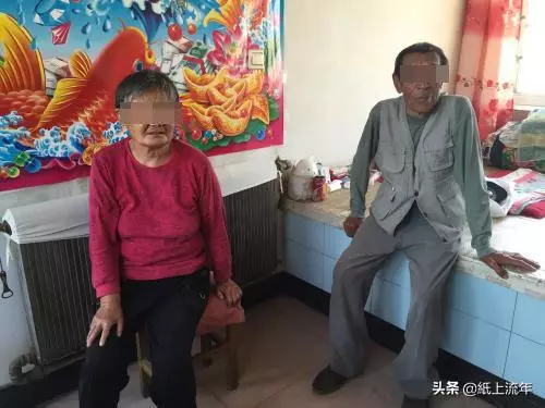 兒媳生病,婆婆找娘家要醫藥費,錢到手後正要回家,拉開門,蒙住